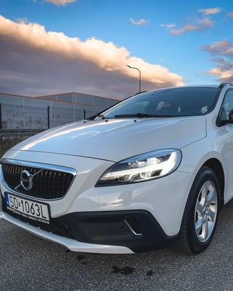 Volvo V40 cena 58500 przebieg: 185000, rok produkcji 2017 z Chęciny małe 596